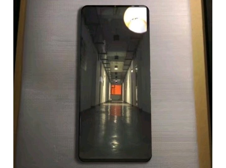 ภาพหลุด Huawei Mate 20 Pro, ว่าที่เรือธงตัวถัดไป 2 ภาพหลุด Huawei Mate 20 Pro, ว่าที่เรือธงตัวถัดไป