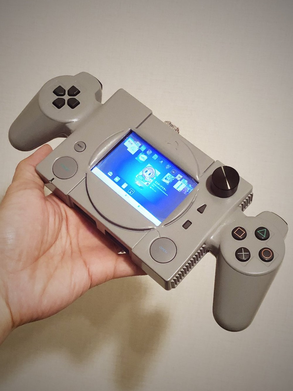 Создать портативную. Sony PLAYSTATION 1 Classic Mini. Портативная приставка ps1 PSP Nintendo. Игровая консоль сони плейстейшен 1 мини. Игровая портативная консоль SD Нинтендо.